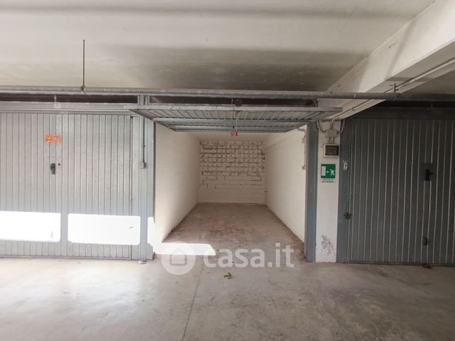 Box/posto auto in residenziale in Largo Enrico Thovez 47