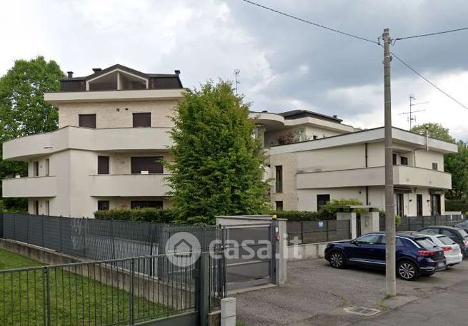 Garage/posto auto in residenziale in Via San Francesco D'Assisi 6