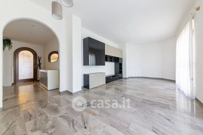 Appartamento in residenziale in Via Alfonso Capecelatro 87