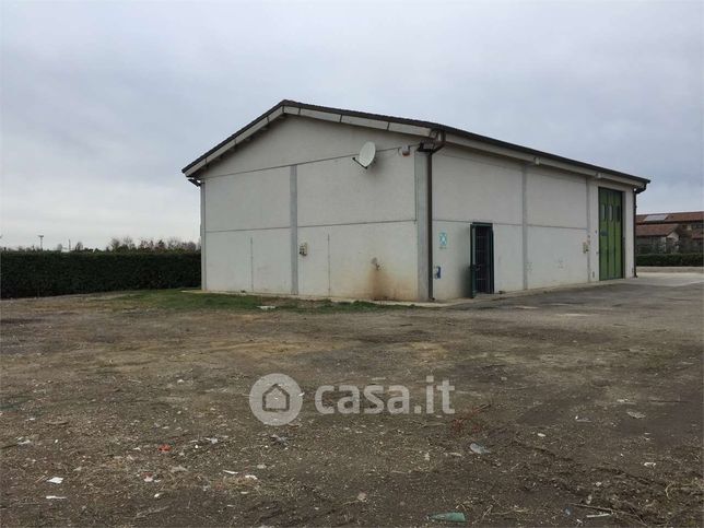Capannone in commerciale in Via Pastrengo