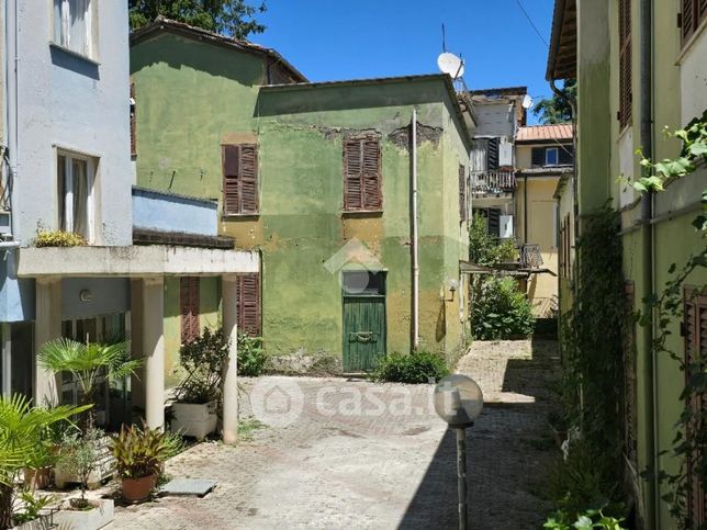 Casa bi/trifamiliare in residenziale in Via Vecchia Fiuggi 384