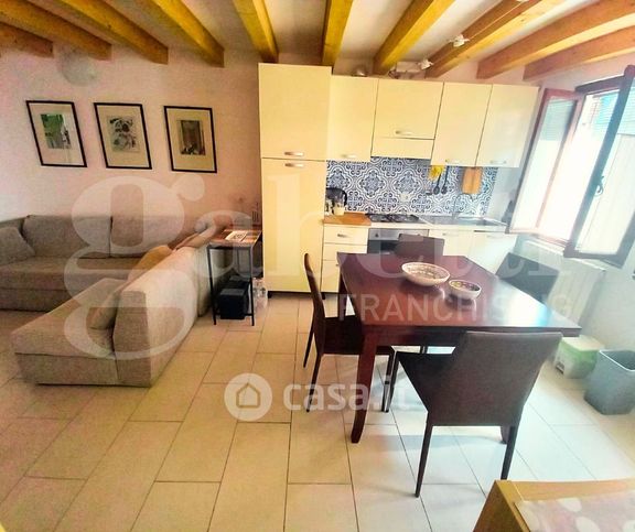 Casa indipendente in residenziale in Piazzale Italia