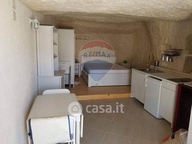 Casa indipendente in residenziale in Via del Meriggio 54