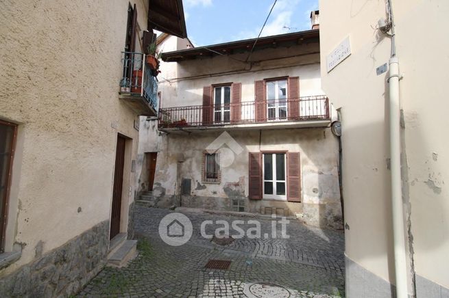 Casa bi/trifamiliare in residenziale in Via Mario Greco 18