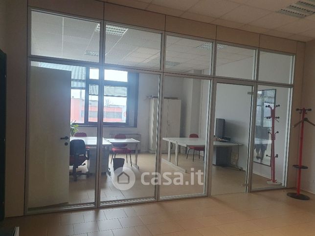 Ufficio in commerciale in 