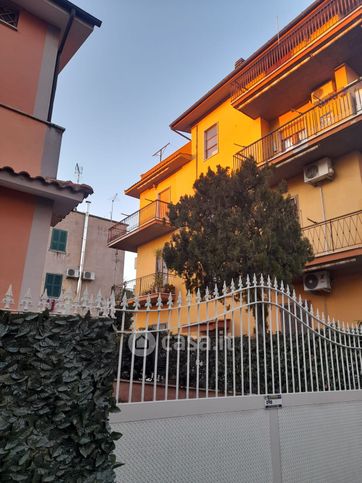 Appartamento in residenziale in Via Carlantonio Grue 10