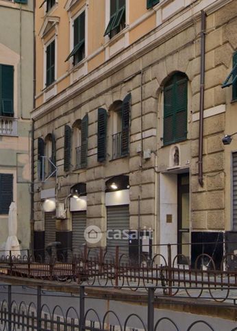 Negozio/locale commerciale in commerciale in Via Polleri