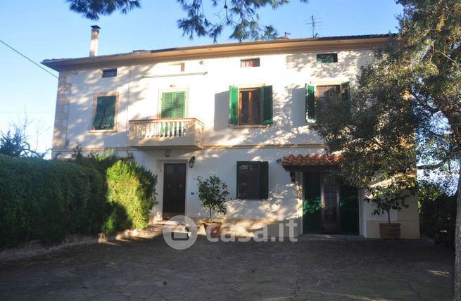 Villa in residenziale in Traversa Livornese