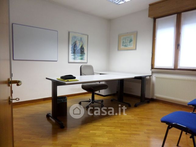 Ufficio in commerciale in