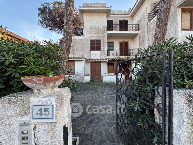 Appartamento in residenziale in Via Capri 39