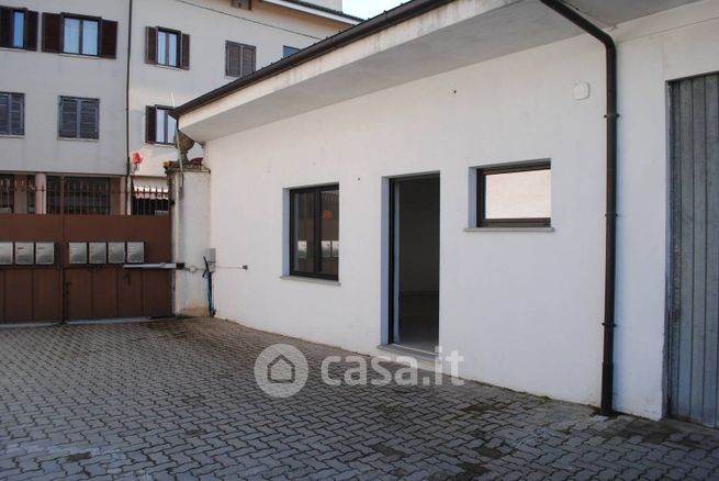Attivitã /licenza (con o senza mura) in commerciale in Via Vittorio Veneto