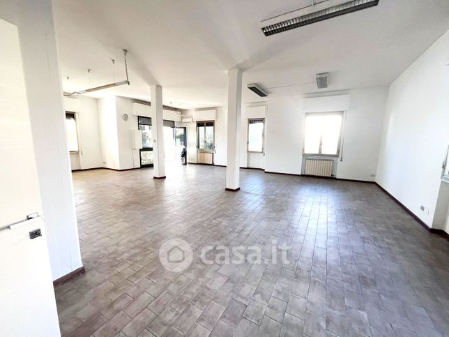 Ufficio in commerciale in Via Pistoiese