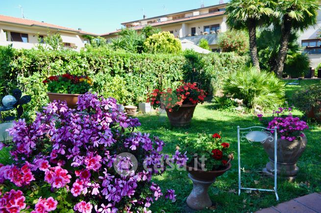 Casa indipendente in residenziale in Via del Pino 12