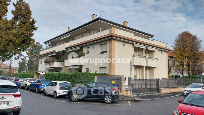 Appartamento in residenziale in Via Mazenta 44