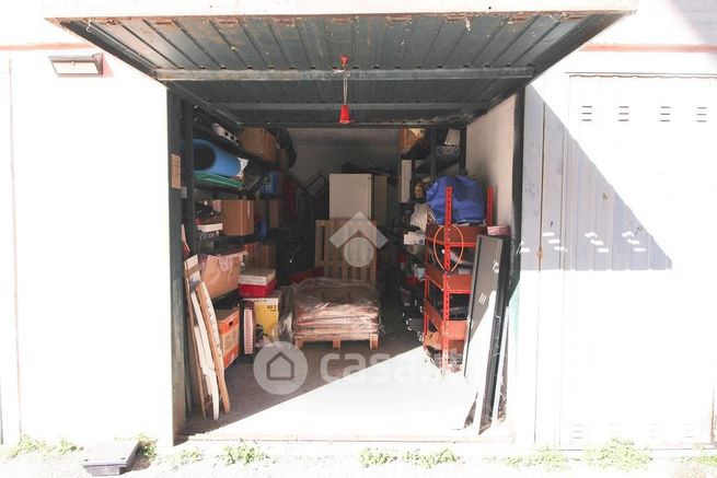 Garage/posto auto in residenziale in Via Toce 4