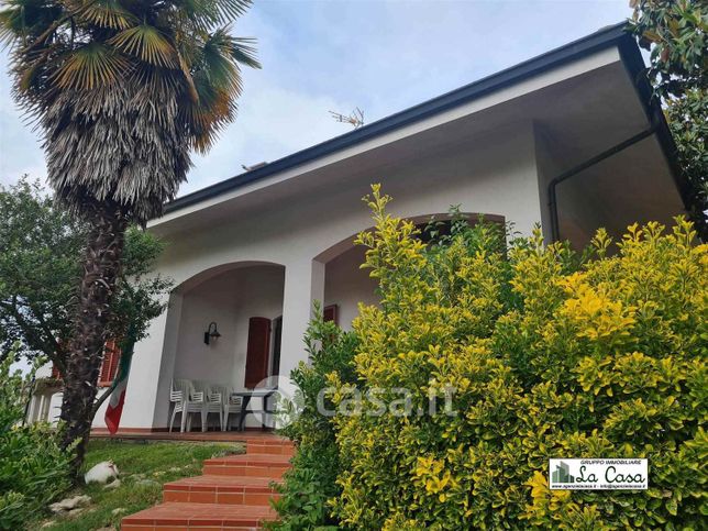 Villa in residenziale in 