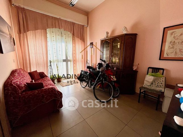 Attivitã /licenza (con o senza mura) in commerciale in Via Finanzieri