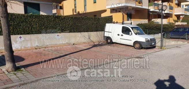 Garage/posto auto in residenziale in Via Bellini