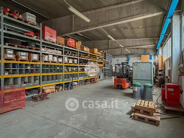 Capannone in commerciale in Via Stoccolma 4