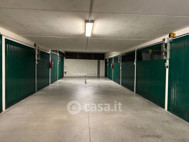 Box/posto auto in residenziale in Via Rosa Virginia Pelletier 8