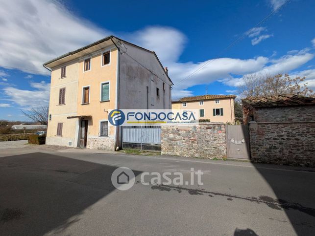 Rustico/casale in residenziale in Via Martiri delle Foibe