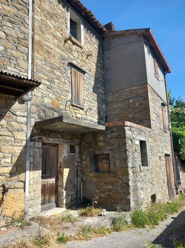 Casa bi/trifamiliare in residenziale in Piazza Capelli 32