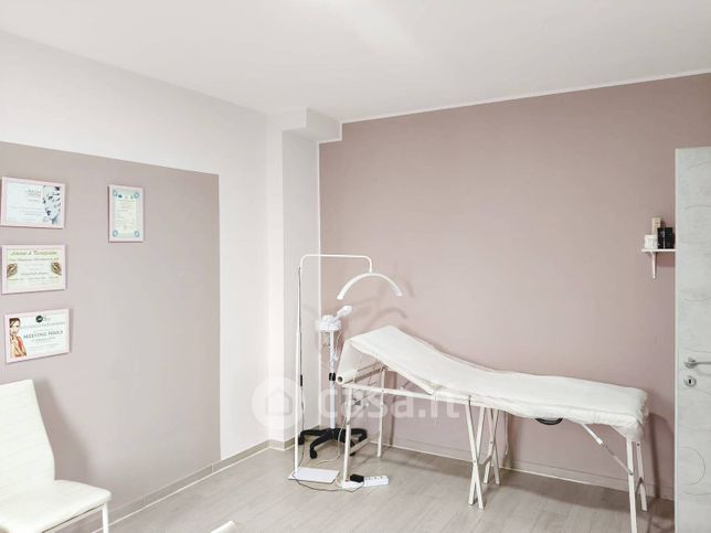 Ufficio in commerciale in 