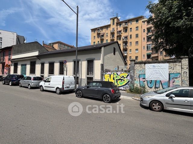 Capannone in commerciale in Via Giovanni Cena 27