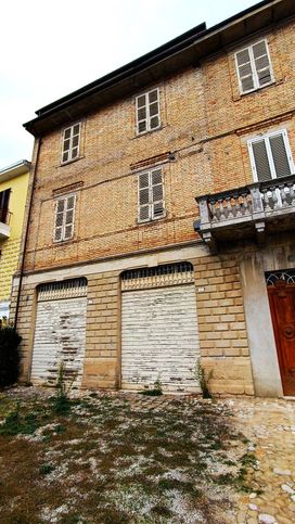 Casa indipendente in residenziale in Via Roma