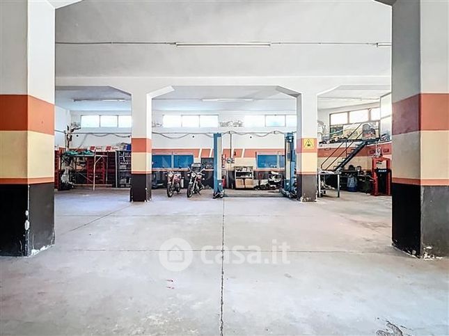 Capannone in commerciale in Via Venezia