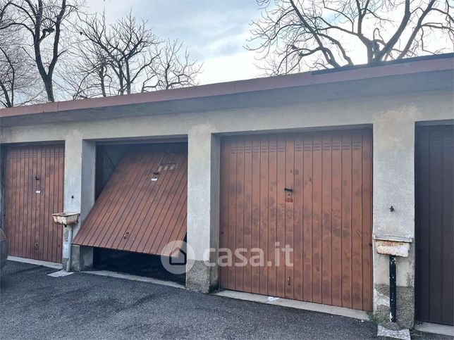 Box/posto auto in residenziale in Via Monte Bianco