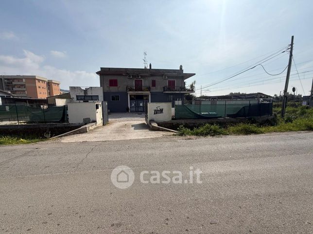 Capannone in commerciale in Via Scifelle