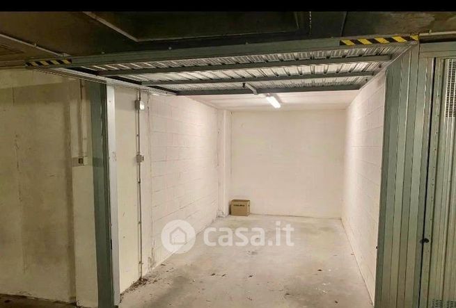 Box/posto auto in residenziale in Via Gian Carlo Camozzini