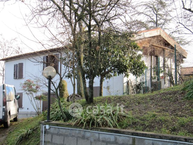 Casa bi/trifamiliare in residenziale in Via di Riosto