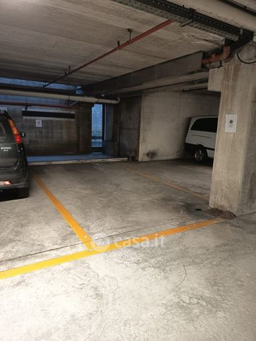 Box/posto auto in residenziale in Via Giacomo Quarenghi 27