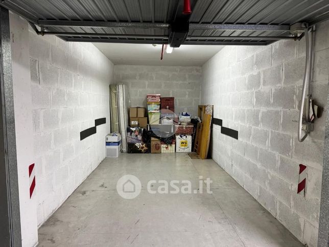 Box/posto auto in residenziale in Via Tunisi