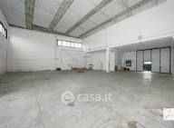 Capannone in commerciale in oste