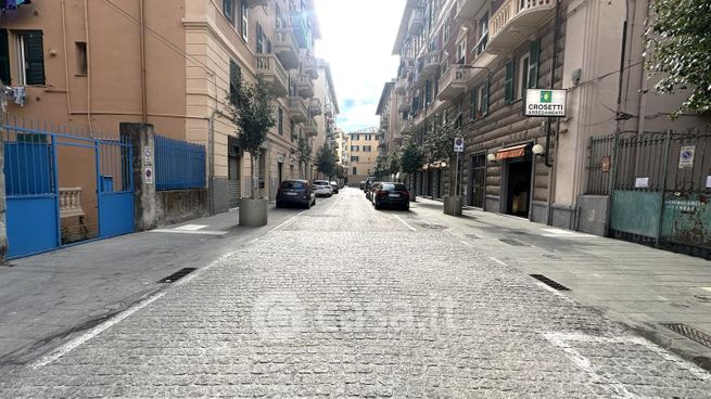 Capannone in commerciale in Via Leone Vetrano