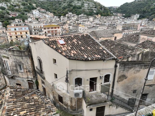 Casa indipendente in residenziale in 