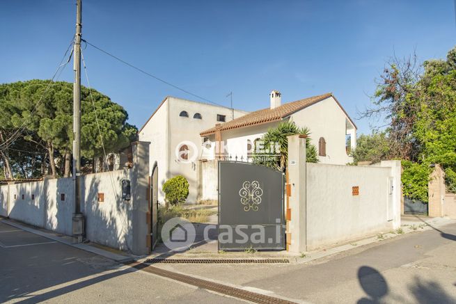 Casa bi/trifamiliare in residenziale in