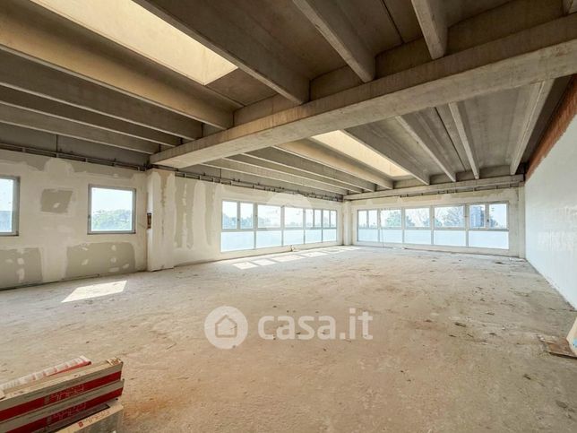 Ufficio in commerciale in Via Ignazio Silone