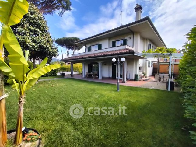 Casa bi/trifamiliare in residenziale in Via 24 Maggio 65
