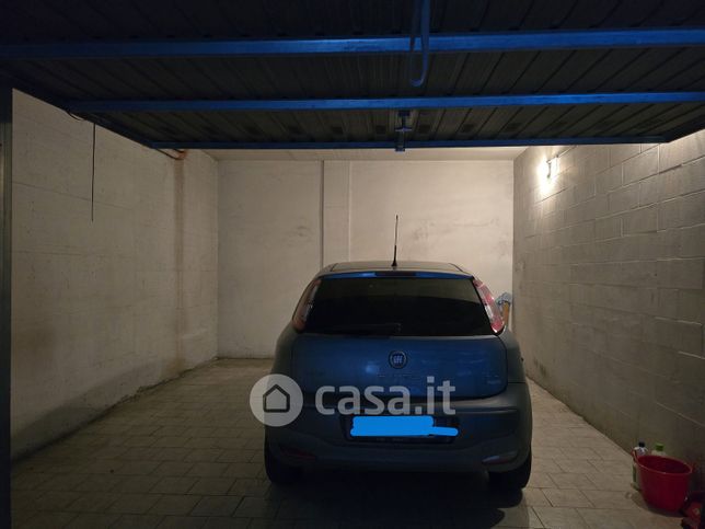 Garage/posto auto in residenziale in Via Roma 304