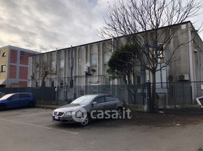 Capannone in commerciale in Via Leonardo da Vinci 56