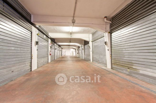 Box/posto auto in residenziale in Via Giuseppe Canepa 4
