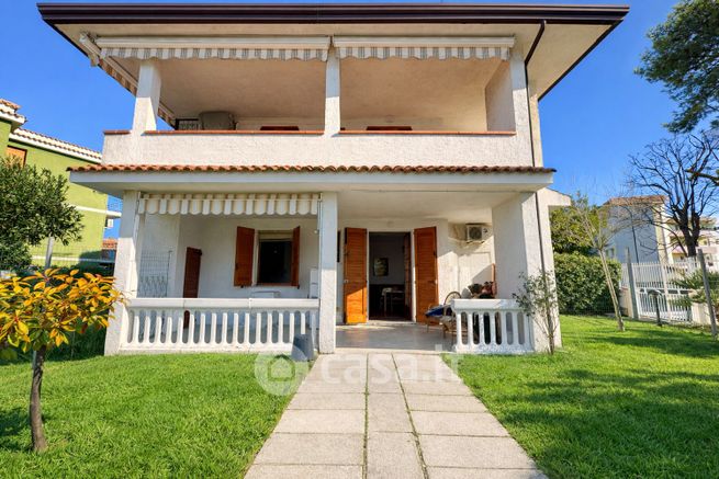 Casa bi/trifamiliare in residenziale in Viale Panama 20