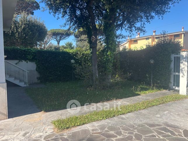 Casa bi/trifamiliare in residenziale in Via Maratea