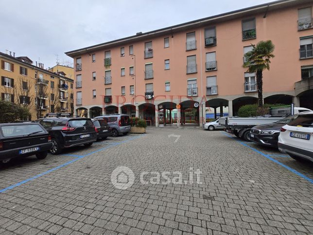 Box/posto auto in residenziale in Piazza Marinai d' Italia 18