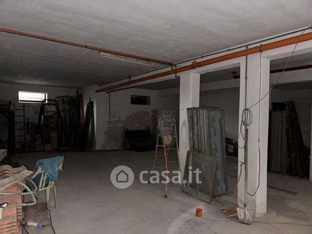 Capannone in commerciale in Vico Giuglianiello