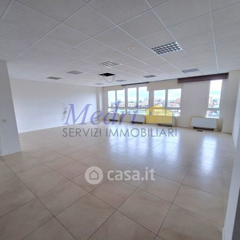 Ufficio in commerciale in Via Giordano Bruno 260